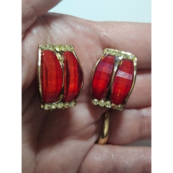 5 for $20 gold tone clip on earrings - Picture 1 of 8